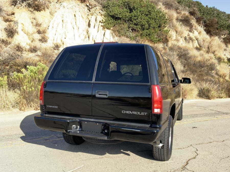  Chevrolet Tahoe Limited (GMT840) 2000 года  (фото 3 из 233)